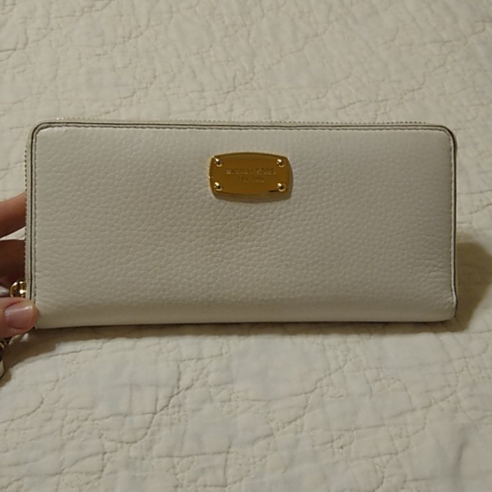 Michael kors wallet